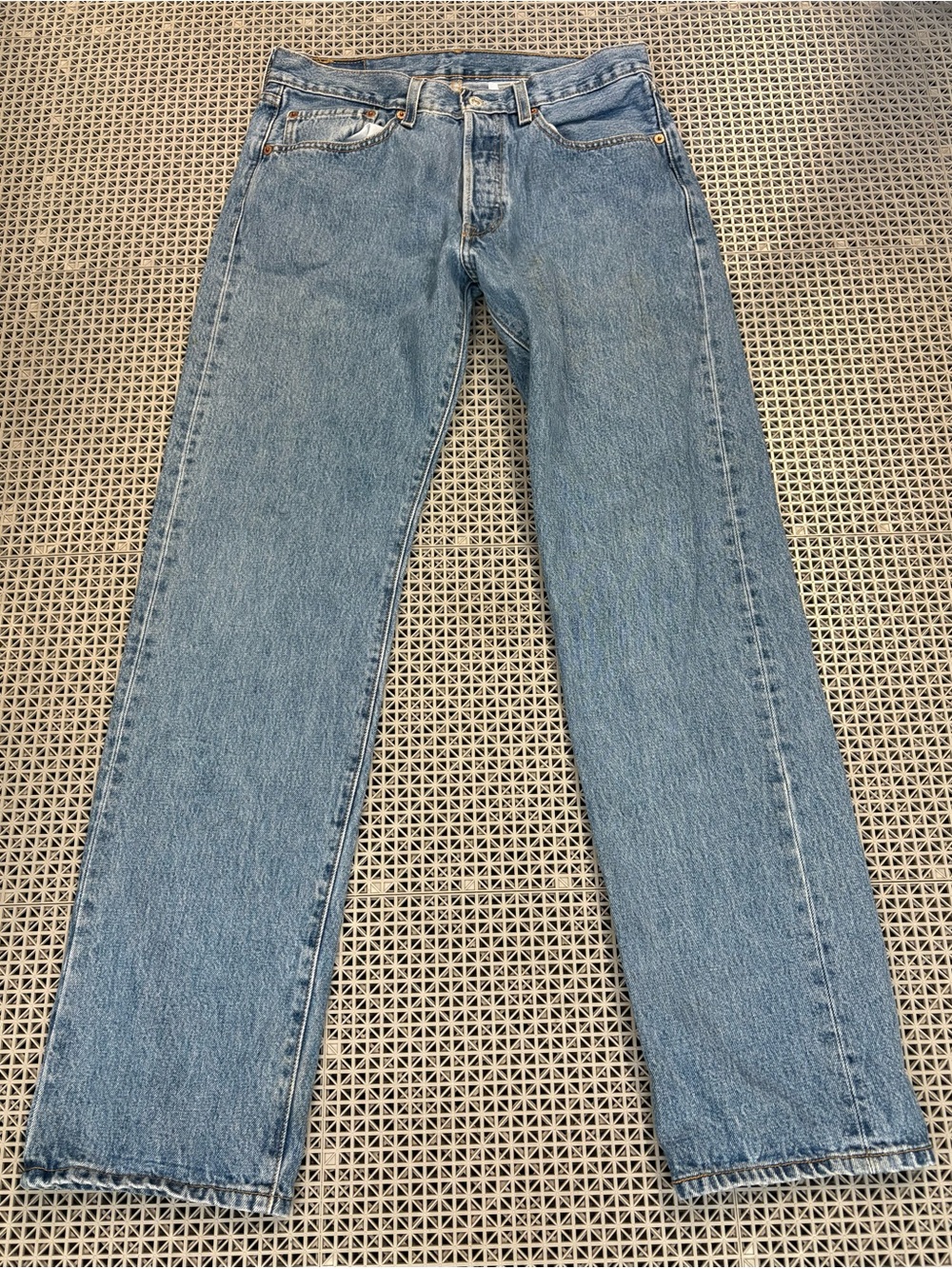 Vintage Levi's 501 Medium Wash Button-Fly Blue Jeans - Y2K